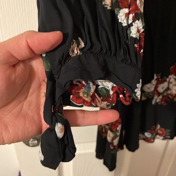 Zara Woman’s Flowery dress - Picture 2 of 8